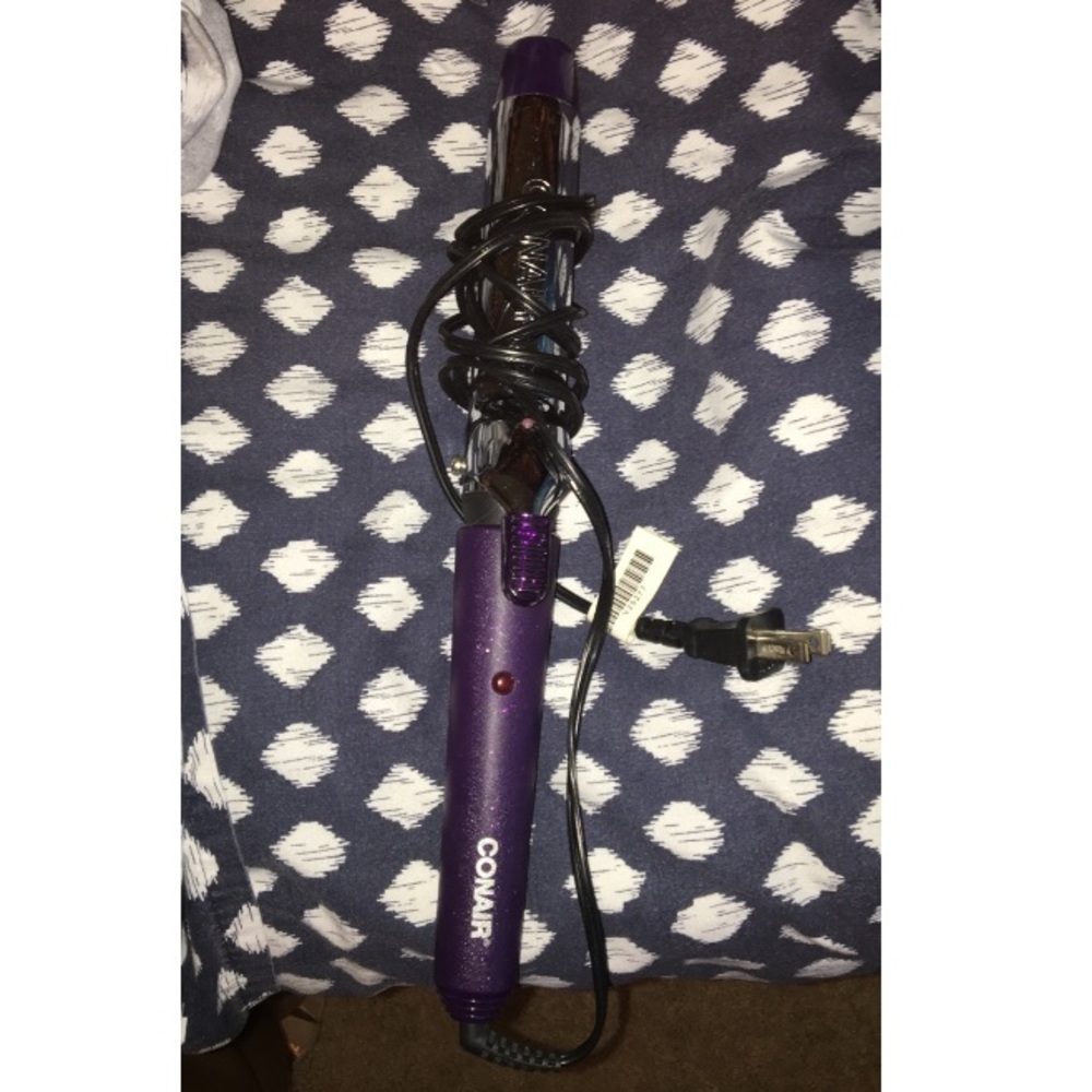 Brand new curling iron
